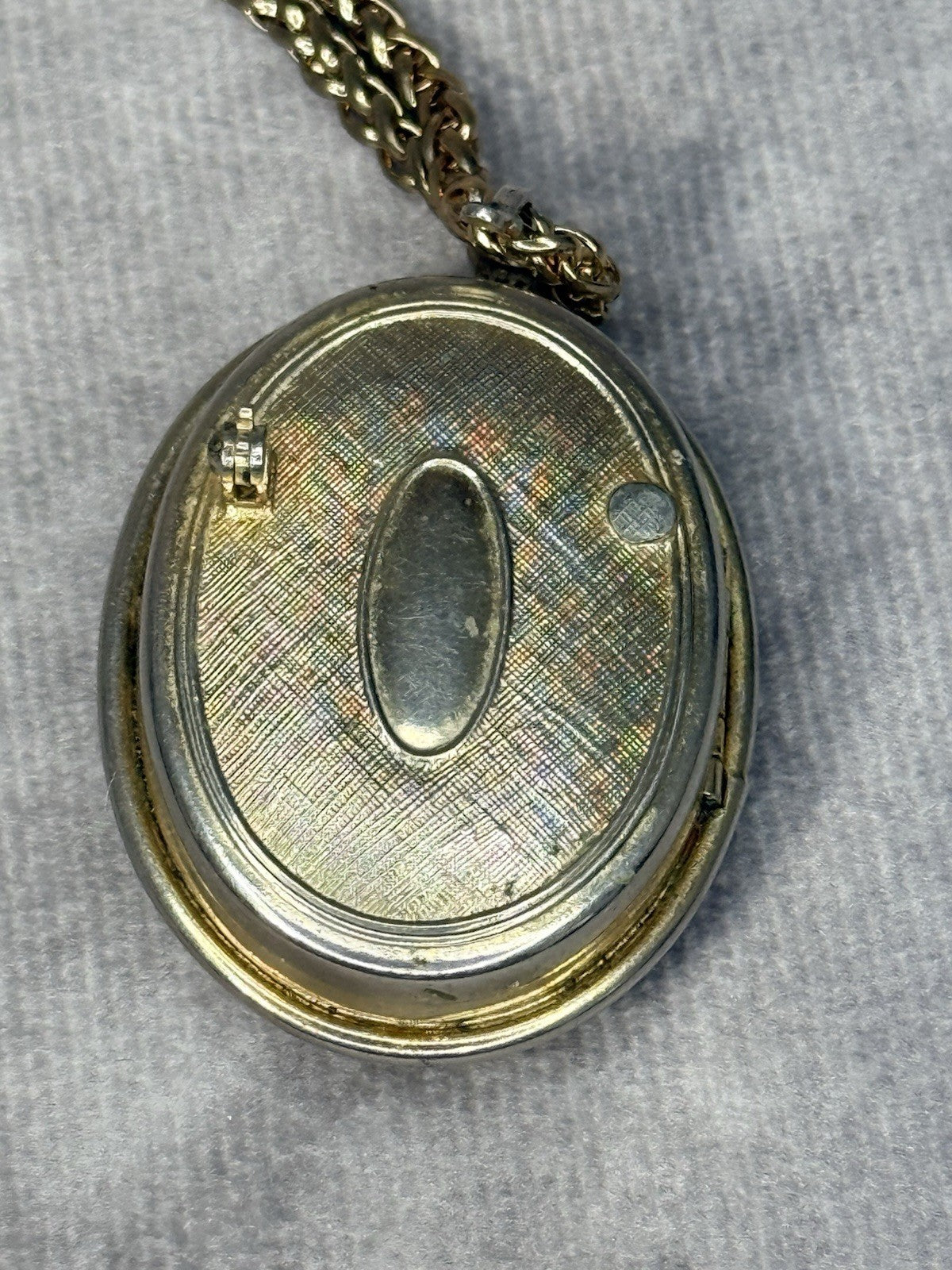 Vintage Gold Tone Resin Cameo Perfume Pendant Necklace, Rope Chain 20” 1970s