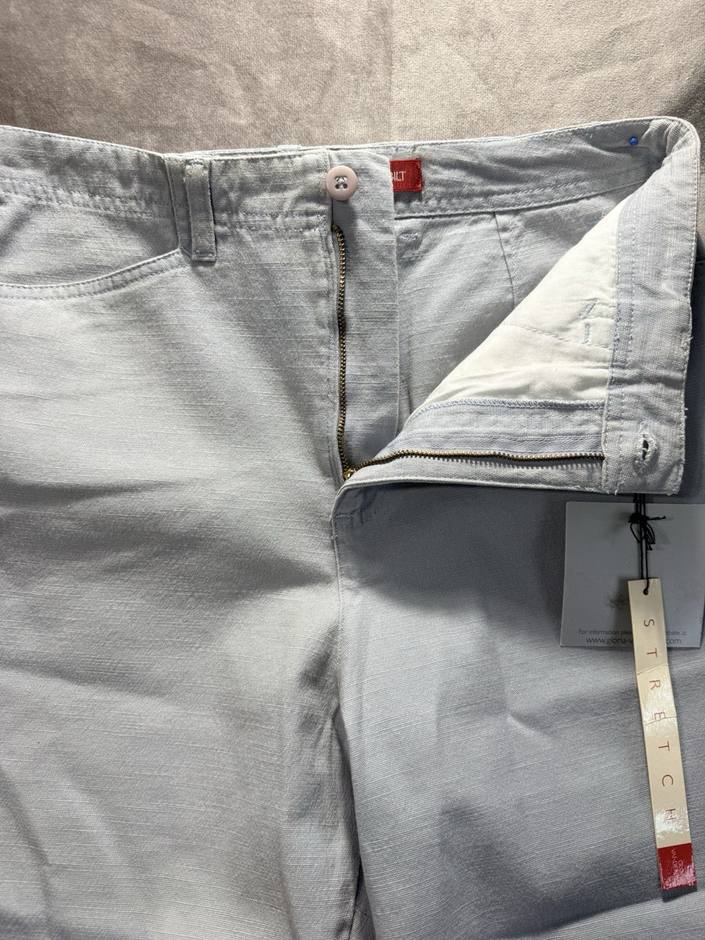NWT Gloria Vanderbilt Gray Capri Women’s Size 12 Stretch
