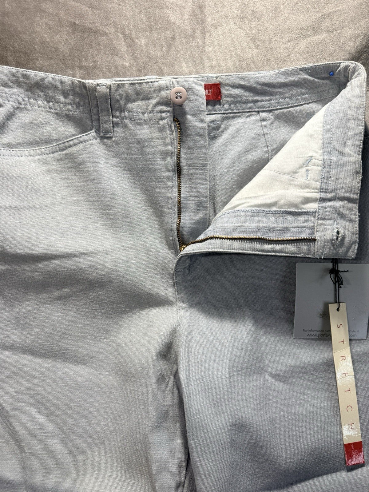 NWT Gloria Vanderbilt Gray Capri Women’s Size 12 Stretch
