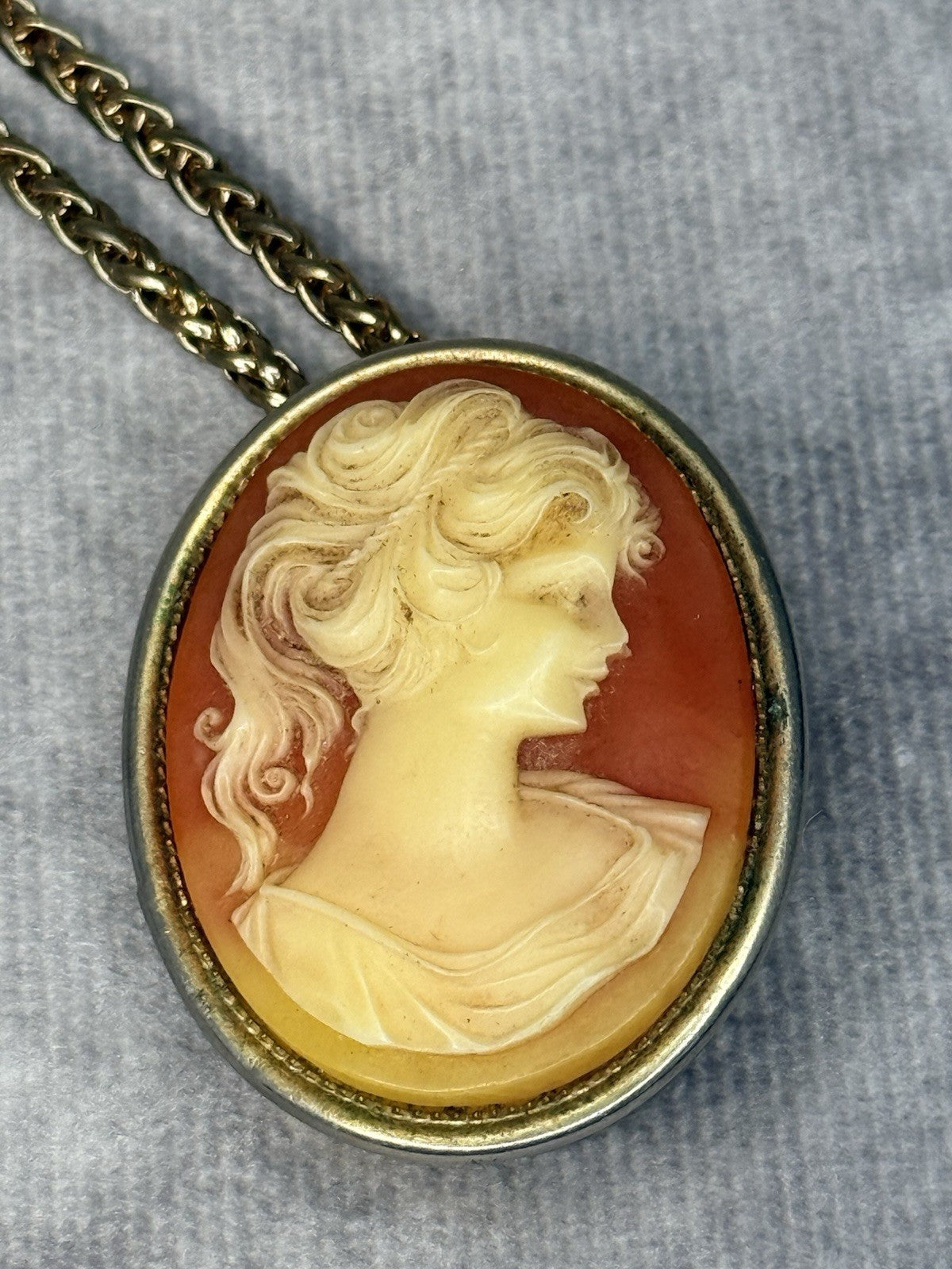 Vintage Gold Tone Resin Cameo Perfume Pendant Necklace, Rope Chain 20” 1970s