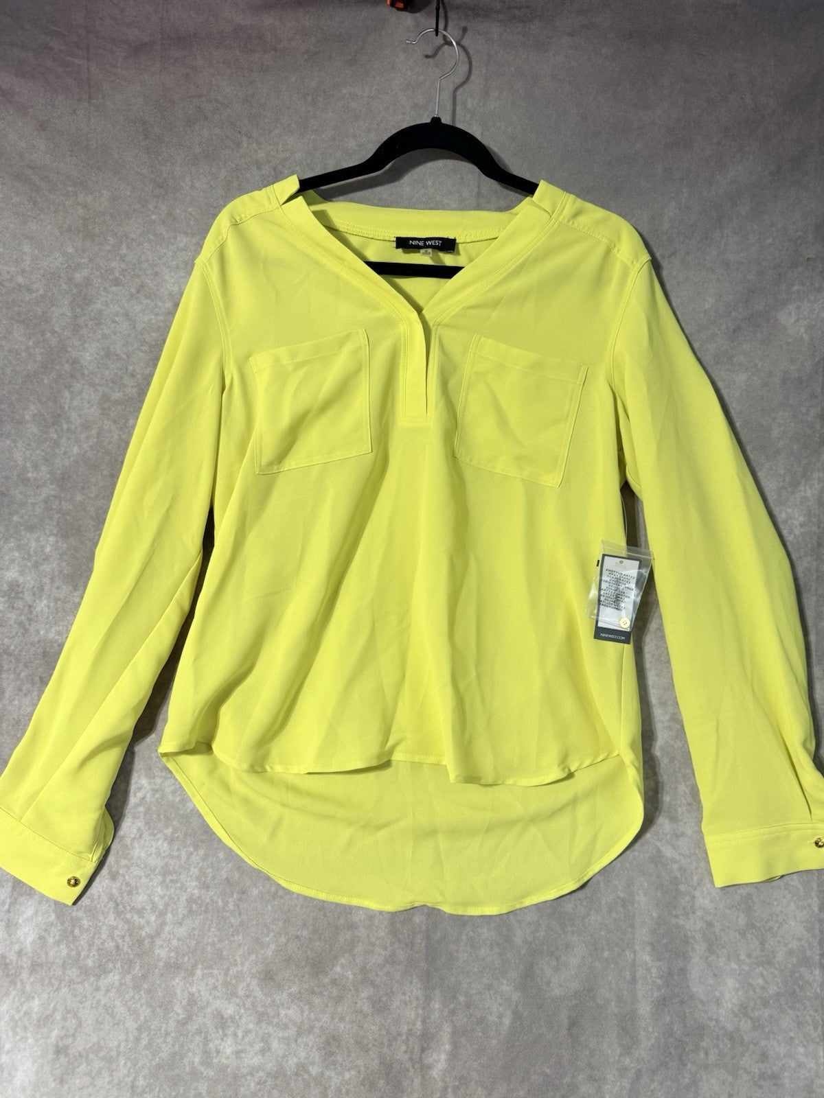 NWT Nine West Blouse Mojito Color Women’s Size M Long Sleeve 3 Button