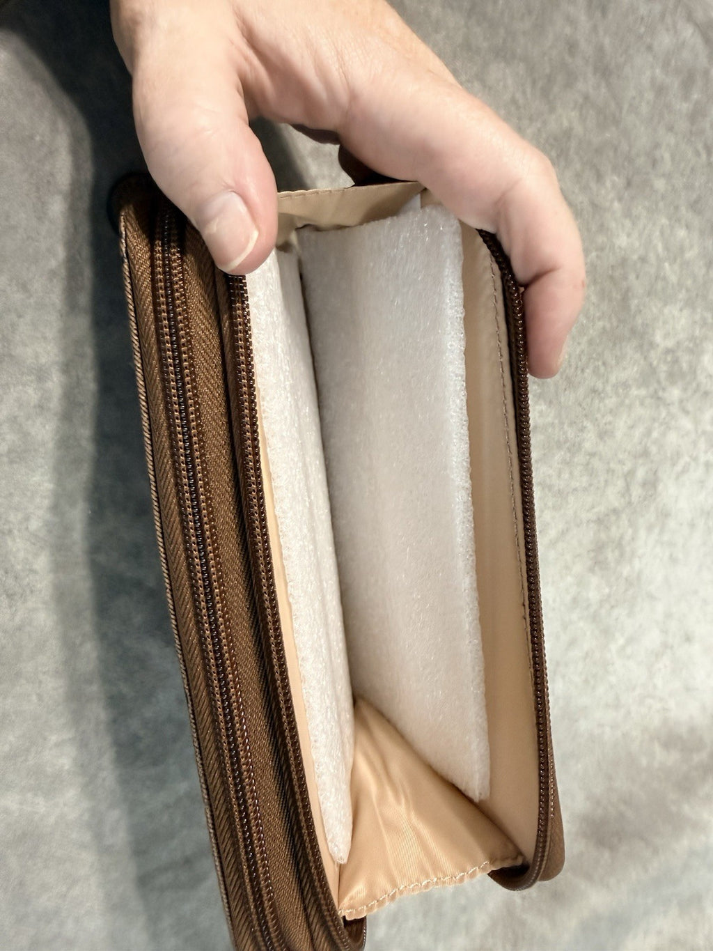 Guess Wallet NWT Style SV826357 Color Cocoa