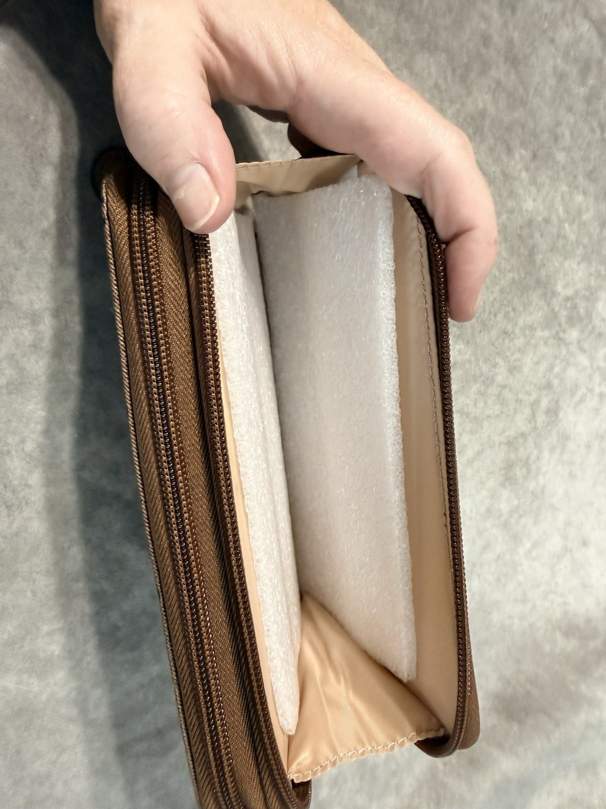 Guess Wallet NWT Style SV826357 Color Cocoa