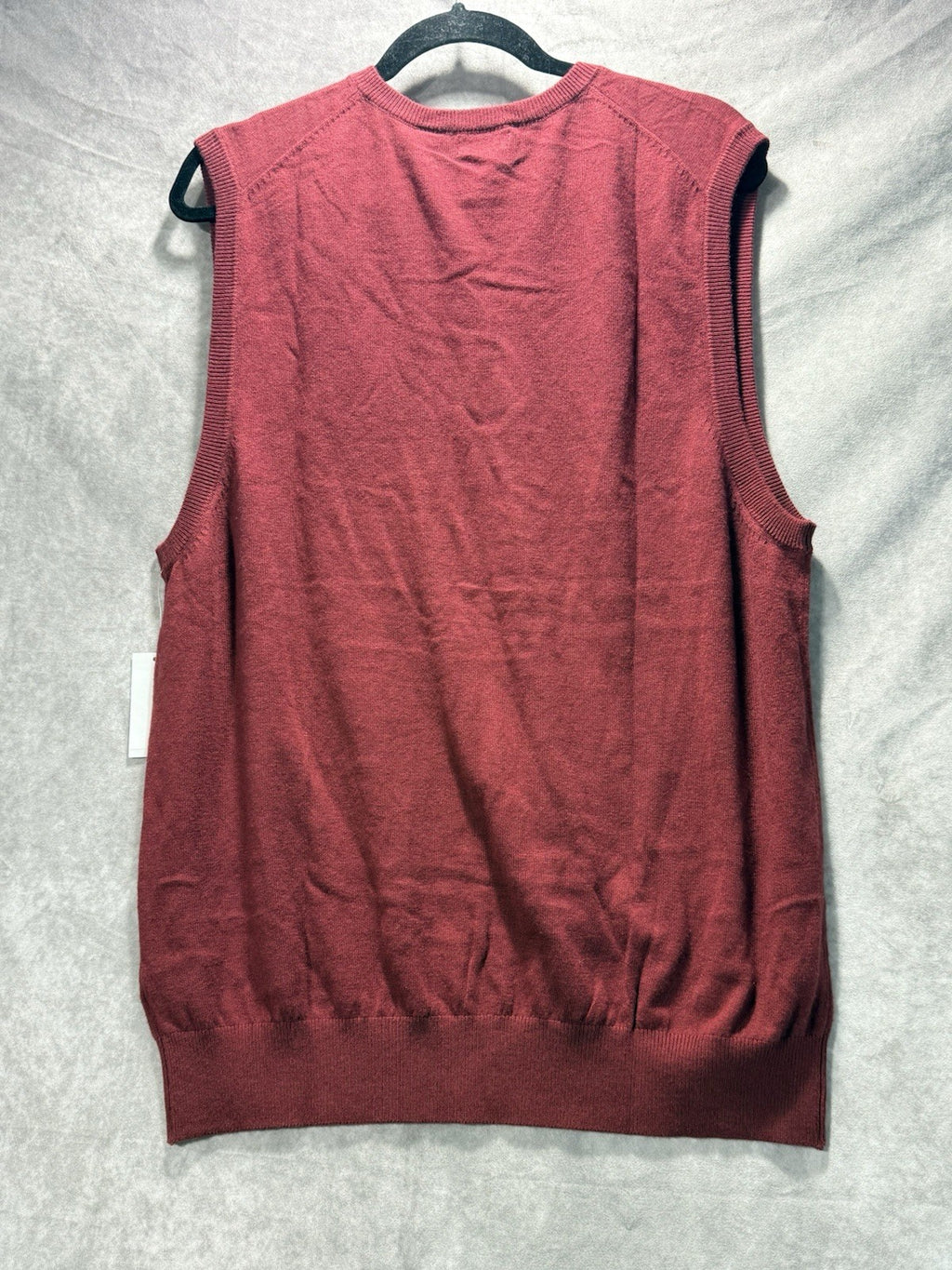 NWT IZOD Men’s Sleeveless Fieldhouse Sweater Red Dahlia Size Large