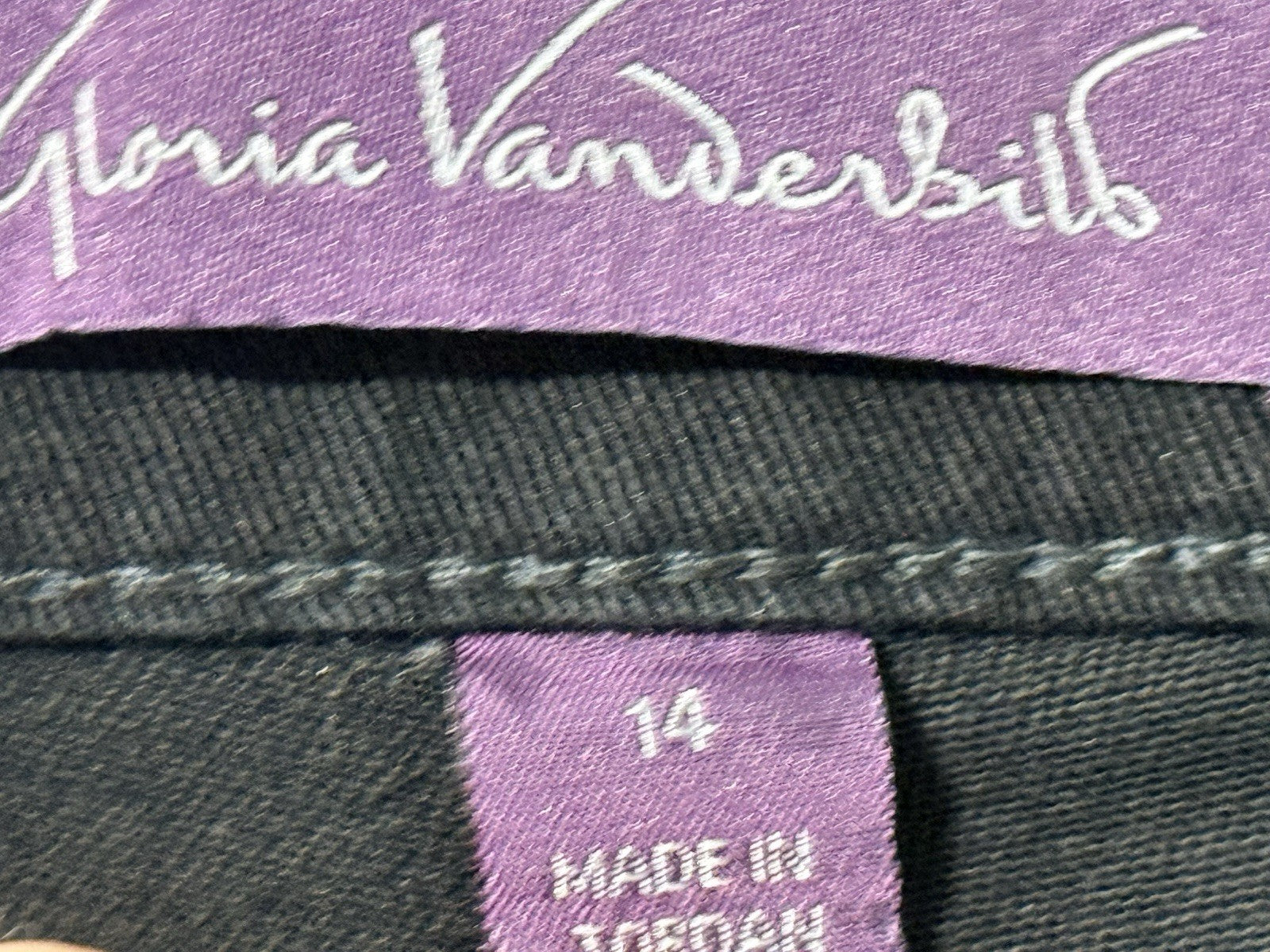 NWT Gloria Vanderbilt Amanda Slimming Jeans Coal Black Women’s Size 14