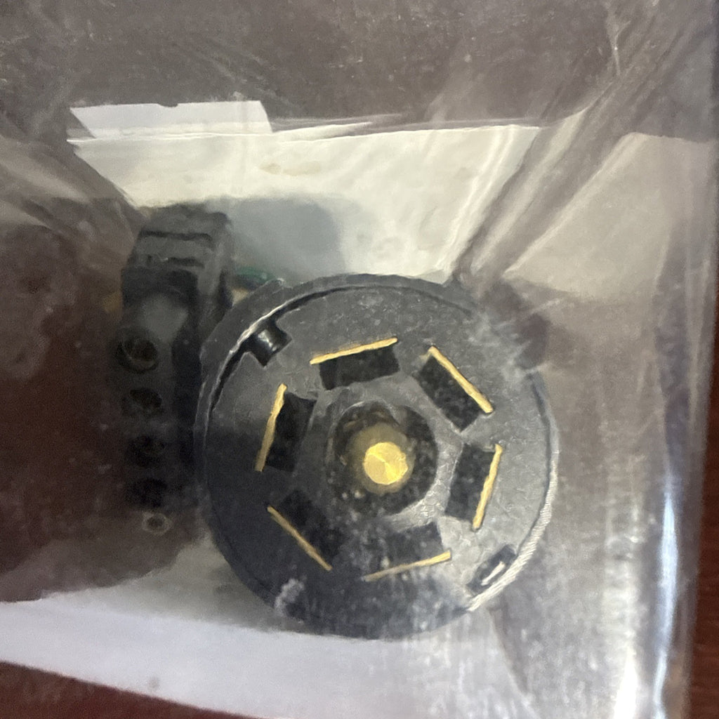 Wesbar 7257 Trailer Light Adapter 7-Way Round Blade Vehicle to 5-Way Flat Female