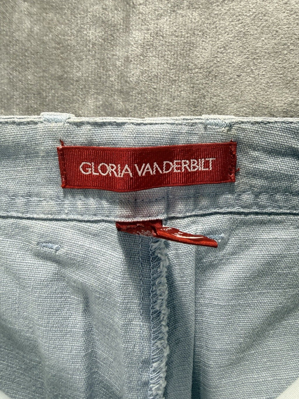 NWT Gloria Vanderbilt Gray Capri Women’s Size 12 Stretch