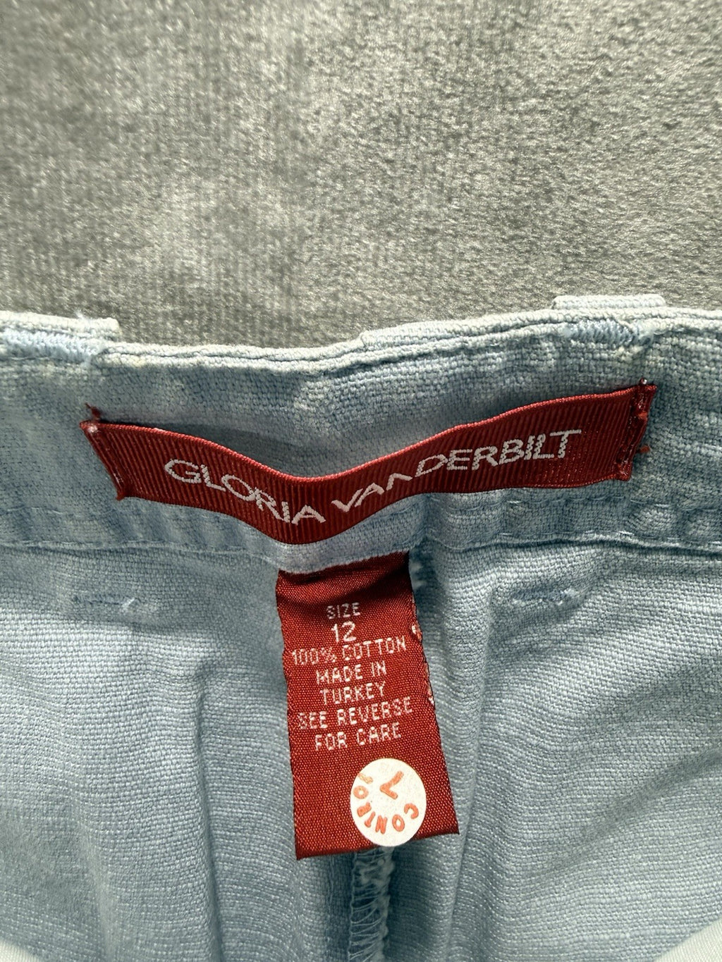 NWT Gloria Vanderbilt Gray Capri Women’s Size 12 Stretch