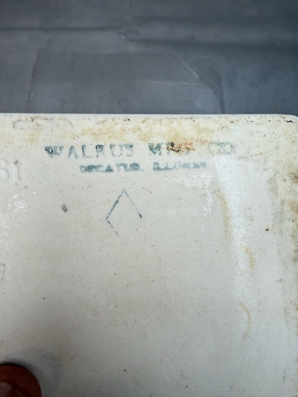 Vintage Rare Walrus Mfg Co. Cocca Cola Syrup Dispenser  Ceramic  1931