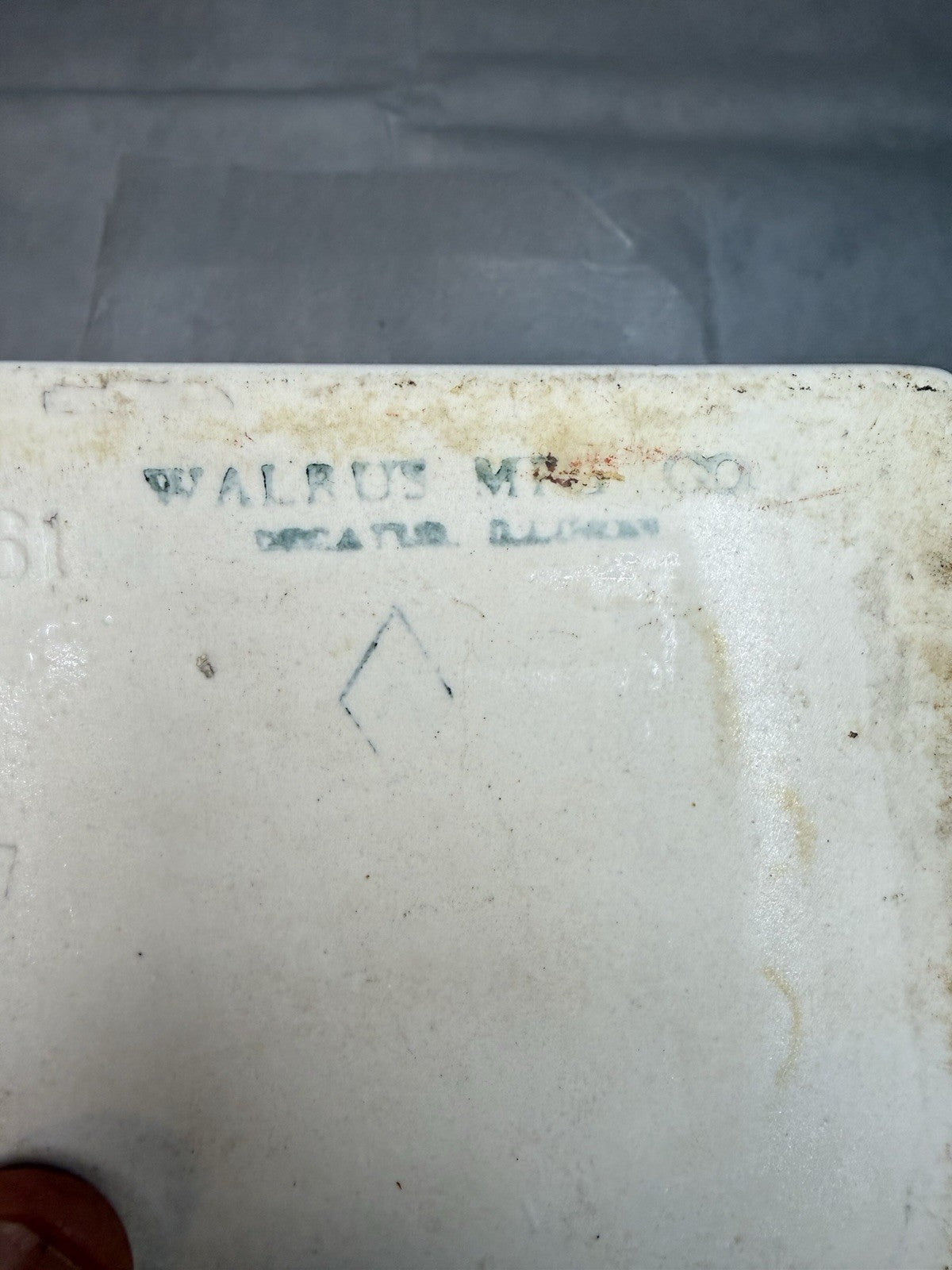 Vintage Rare Walrus Mfg Co. Cocca Cola Syrup Dispenser  Ceramic  1931